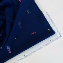 на тёмно синем