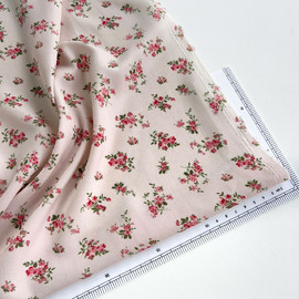 на кремовом