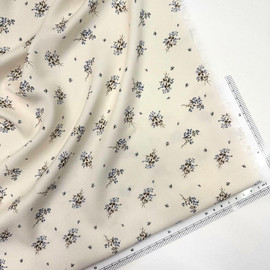 на кремовом