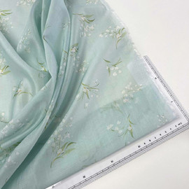 на светло ментоловом