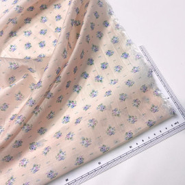 на кремовом