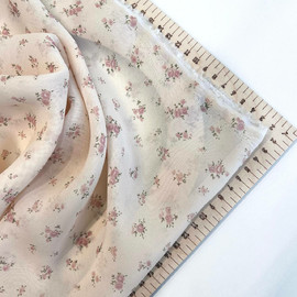 на кремовом