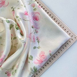 на кремовом