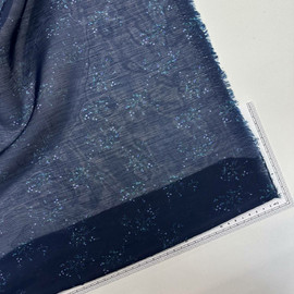 на тёмно синем