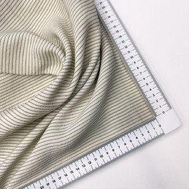 на кремовом