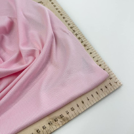 светло розовый