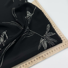 абстрактные цветы на чёрном